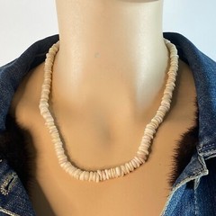 Vintage Hawaiian Puka Shell Bead Necklace 17.75 Inch Graduated up to 8.2mm