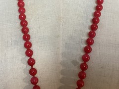 VINTAGE AUTHENTIC HAND KNOTTED BRILLENT CORAL BEAD NECKALCE MUST SEE NO RES