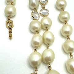 Vintage 80s GIVENCHY Bijoux Faux Baroque Pearl Clear Crystal Bezel Necklace 24″