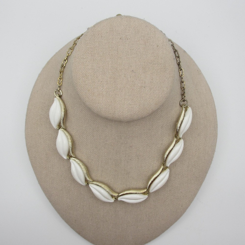 Vintage Lucite Necklace Thermoset Leaf White Gold Tone 15 Inch