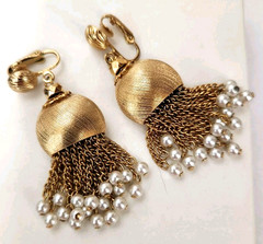 Vintage Pearl Dangle Chain Earrings Drop Swirl Clip On Closure Gold tone