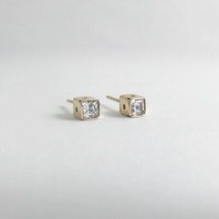 Vintage Princess Cut CZ Cubic Zirconia Stud Earrings 14K Yellow Gold, 2.33 Grams