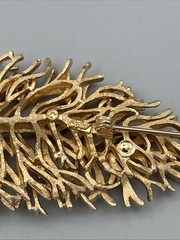 Coro Brooch Signed Textured Feather Leaf 1960’s Gold Tone Layers beautiful