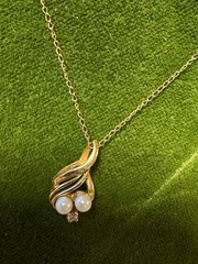 Vintage SOLID 14KT Gold Stamped 16″ Necklace Chain 1.2 Grams w/ Pearls