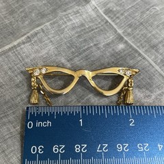 Avon Vintage Gold Tone Clear Rhinestone Cat’s Eye Glasses Brooch Pin SS-14