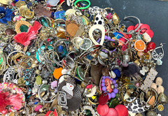 17 Pounds Pierced Vintage To Fashion Mixed Metals Earrings Jewelry Lot #70