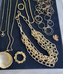 VINTAGE LOT OF 25 pcs. OF MIXED JEWLERY NECKLACES PINS ETC. FROM A LOCAL ESTATE