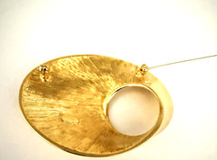 Vintage Monet 2 1/4″ Modernist Shiny Gold Tone Brooch/Pin