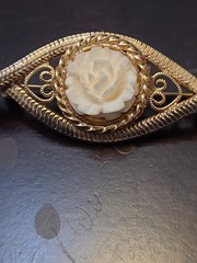 VINTAGE HOBE GOLD TONE W/ LOVELY ROSE FLOWER BROOCH RARE