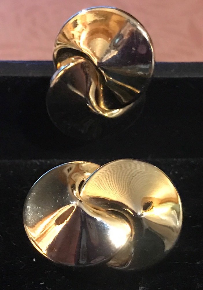 intersecting twisted discs,clip back/clip on earrings,smooth gold tone,3/4”x1”