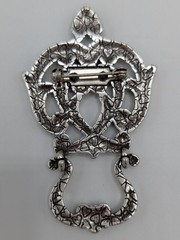 Brighton Chantilly Doorknocker Brooch Glasses Holder Hearts Articulated