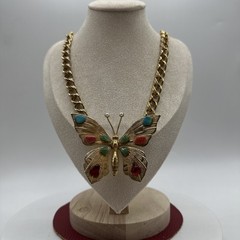 Vintage Focal Point Butterfly w/MultiStones Gold Toned Necklace. See pics.