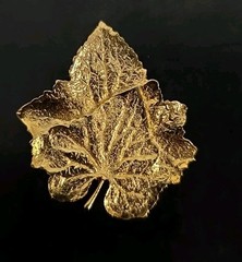 Vintage Ivy Leaf Eternal Life Symbol Brooch Gold Tone Metal Leaf Cast 1.5 Inch