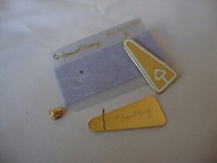 VINTAGE 1970s SAMUEL HUANG DESIGNER CLOISONNE RETRO MOD WHITE STUD EARRINGS