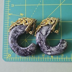 Vintage Inna Cytrine Gray Marbled Lucite Baroque Style C Hoop Earrings Clip On
