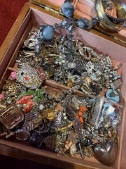 Huge Lot Vtg RHINE / CRYSTAL Gem Jewelry WEAR Repair ARTS & Crafts