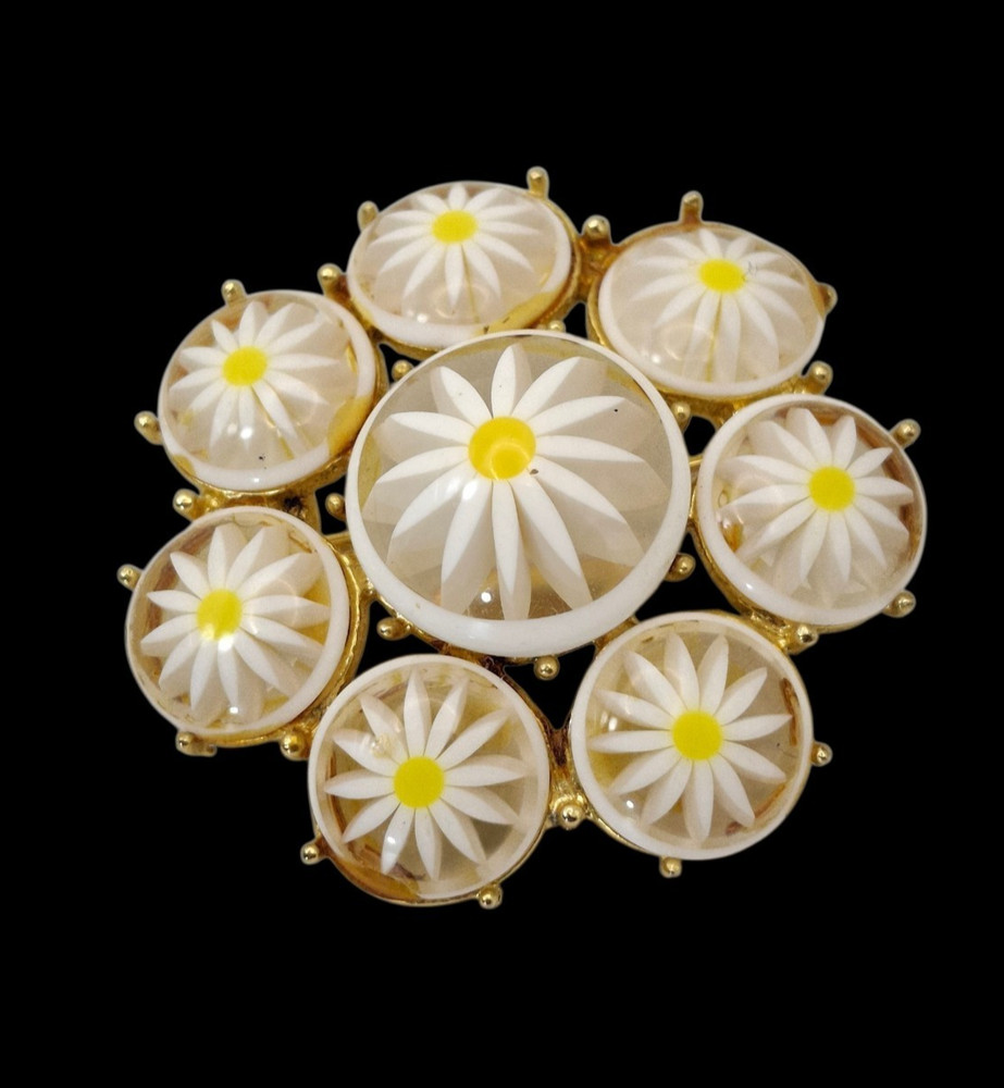 Vintage White Plastic Flower Brooch Lucite Circles Hippy Retro Daisy 60s 70s