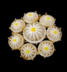 Vintage White Plastic Flower Brooch Lucite Circles Hippy Retro Daisy 60s 70s