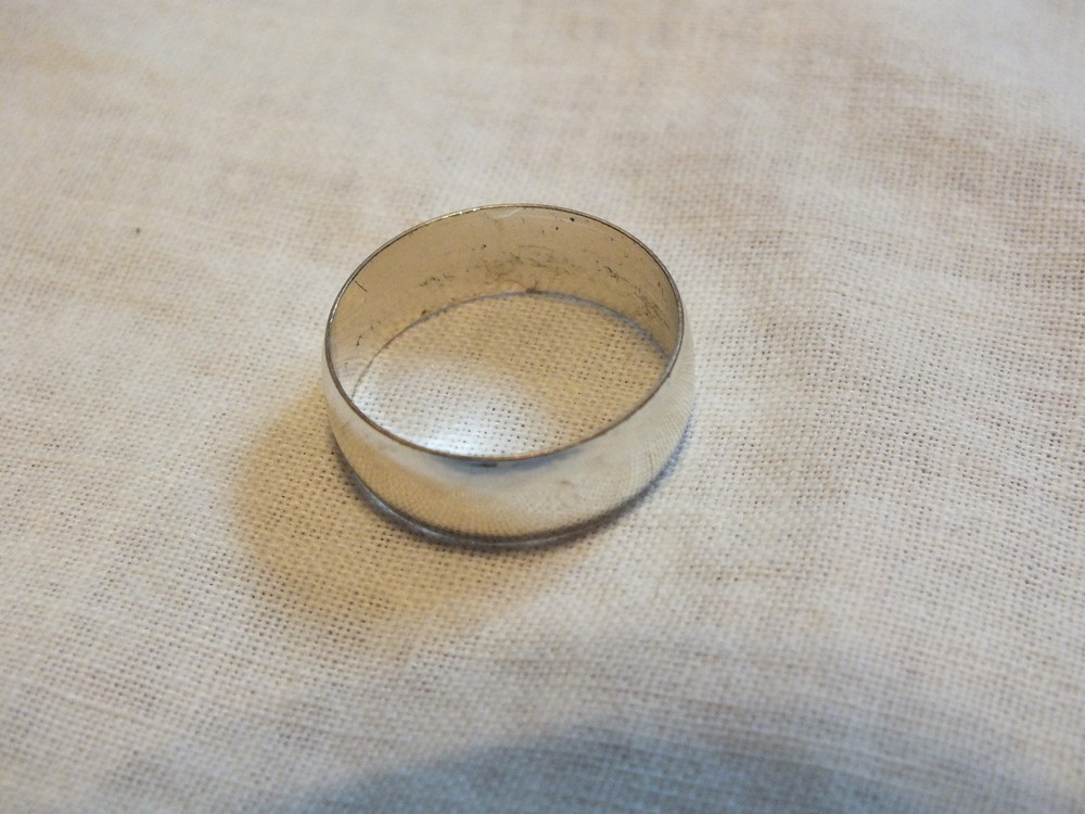 Beautiful Silver Tone Cocktail Ring Band Size 9 Shiny NICE
