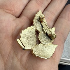 VINTAGE BRUSHED GOLD TONE LEAF LEAVES BROOCH PIN 1 3/4″ NICE