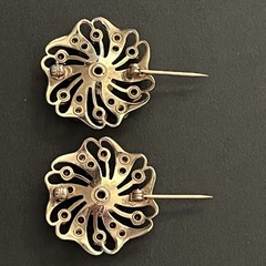 Vintage Set Of 2 Green Colorless Rhinestone Prong Gold Tone Scatter Pins