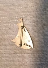 Vintage Lot Of Pins That Vary In Value & Collectibilty All In Good Condition.