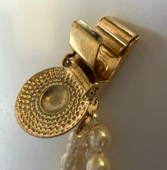 Gold Toned Three Strand Faux Pearl Sweater Cardigan Clip 1990s 4.5″ x 0.5″