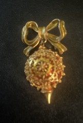 Art Brand Brooch Enamel Ribbon Bow With Christmas Ball Gold Tone