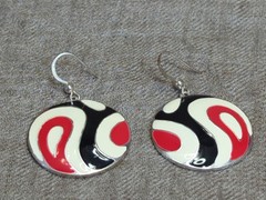 Vintage Red Off White Black Enamel Inlay Round Dangle Earrings Silvertone