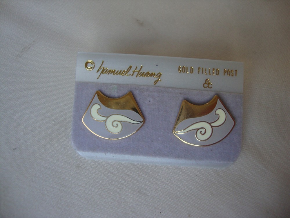 VINTAGE SAMUEL HUANG DESIGNER CLOISONNE RETRO ABSTRACT FAN WHITE & GRAY EARRINGS