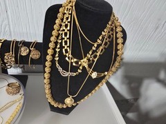 WOW Nice Versatile Vintage/Now Gold Tone Jewelry lot Some Signed