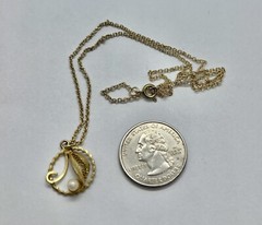 Vintage Pearl on Filigree Leaf Goldtone Pendant Necklace 17 1/2”