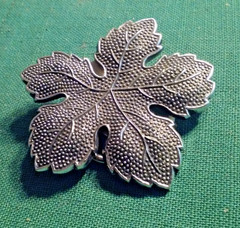 Vintage Signed Western Germany Silver Tone Metal Textured Leaf Scarf Clip Unused