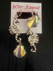 Betsey Johnson White Pearl Seahorse Earrings and Necklace Set – Rare – O4