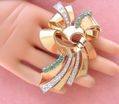 VINTAGE RETRO 2.59ctw MINE DIAMOND .82ctw EMERALD 18K BIG BOW RIBBON BROOCH 1940