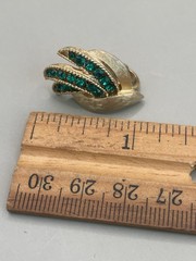 Vintage Crown Trifari Textured GoldTone Green Crystals 1.1” Clip On Earrings
