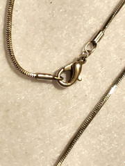 VINTAGE – Gray/White CATS EYE PENDANT – 17.5 in NECKLACE SILVER TONE CHAIN