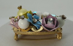 Stunning Vintage Gold tone Rhinestone w/Enamel Flowers w/Round Gold Mesh Pin