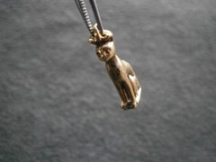 Bast Bastet Egyptian Seated Cat Vintage Goldtone Bracelet Charm Pendant 2.0g