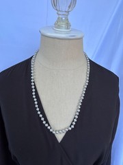 VINTAGE MONET 24″ GRAY FAUX PEARL HAND-KNOTTED MATINEE NECKLACE