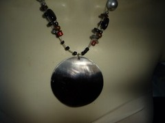 N SIGNED LRG BLACK & GRAY ROUND SHELL PENDANT w BEADS PN WIRE NECKLACE #22/27 A