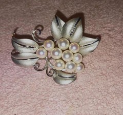 Vintage Sterling Silver Akoya cultured pearl brooch 1950 – 1960. Signed