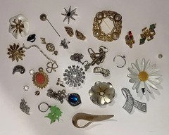 Vintage Costume Jewelry Lot 2 lbs Necklaces Bracelets Earrings Craft Wear Repair