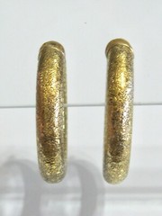 RARE VINTAGE MOD TRIFARI 1960 -1970’s SPRING TENSION CLIP TEXTURED HOOP EARRINGS