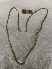 SARAH COVENTRY VINTAGE 33IN NECKLACE AND CLIP ON EARRINGS LOT