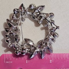 (679) Vintage 1950 Marquee Black Round Clear Rhinestone Wreath Brooch Foil Back