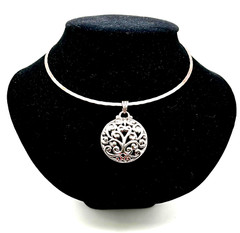 Beautiful Hard Round Necklace Silver 925 With A Special Pendant.