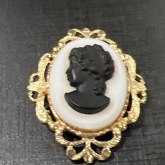 Vintage Cameo Brooch 2.25 In