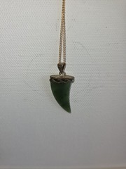 Vintage Green Jade Pendant Necklace 1950s 1960s Mid Century Nephrite Gold…