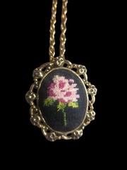 Vtg Brooch Gold Needlework Pink Floral Rose Necklace 11.5″ Chain